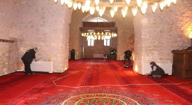 Siirtte Ramazan ayı öncesi camilerde temizlik çalışması başlatıldı