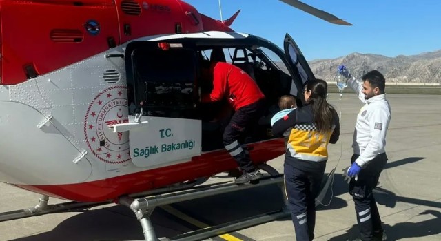 Şırnakta 8 aylık bebek, ambulans helikopterle Elazığa sevk edildi