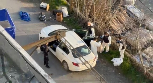 Sultangazide otomobilinin içinde silahlı saldırıya uğrayan şahıs hayatını kaybetti