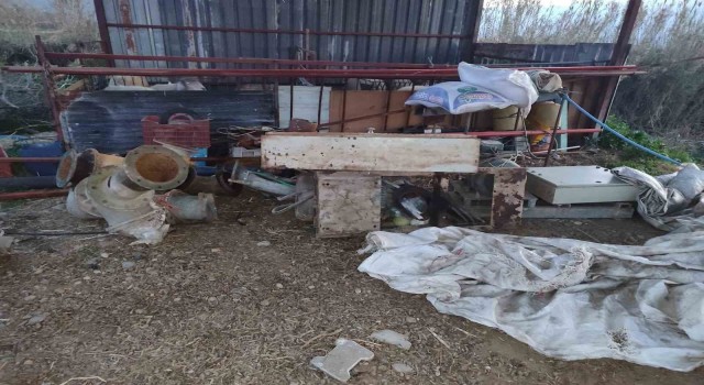 Tarladan su motoru çalan hırsızlar yakalandı