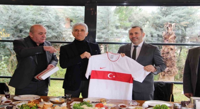 TASKK Başkanı Ali Düşmez Yalovada spor camiasıyla buluştu