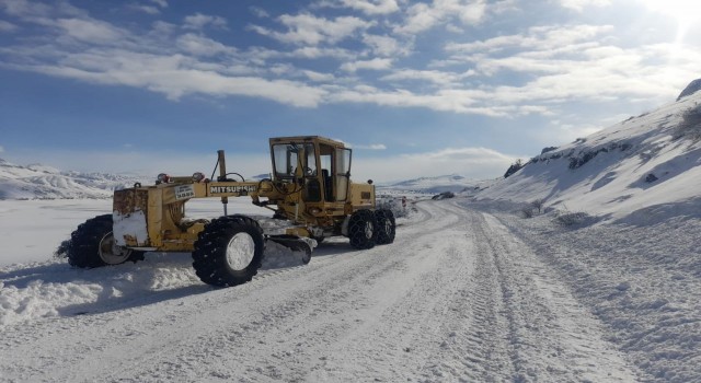 Tercanda kardan kapalı köy yolları açılıyor