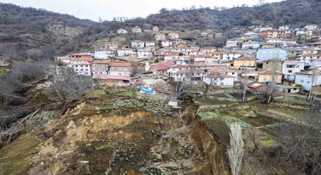 Tokat Valisi Hatipoğlu: “40 konut, 17 ahır, 7 samanlık ve 1 cami heyelandan etkilendi”