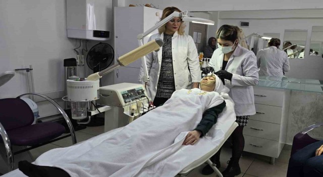 Tokatlı kadınlara güzellik eğitimi