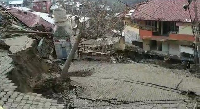 Tokatta minaresi düşen cami tamamen yıkıldı