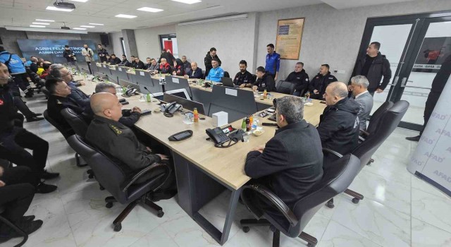 Tokatta saat 04.17de depremzedeler anıldı