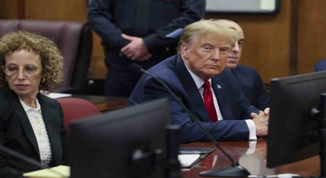 Trumpın ilk ceza davası 24 Martta başlayacak