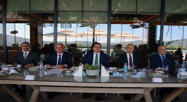 Vali Akbıyık ilçe kaymakamları ile bir araya geldi