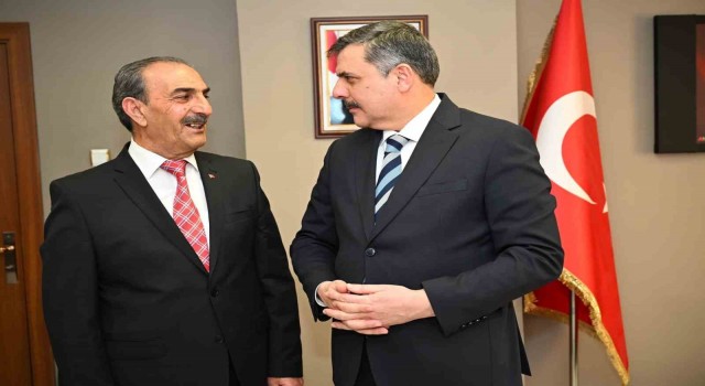 Vali Çiftçiden vefa örneği