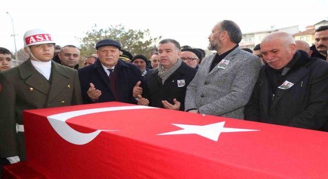 Vali, Milletvekili ve Belediye Başkanı şehidi son yolculuğuna uğurladı