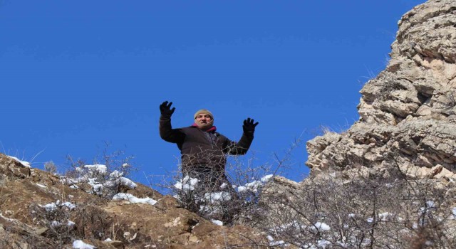 Yalnız Kurt lakaplı Nizam Kul, Sitare Dağına koşarak tırmanıyor