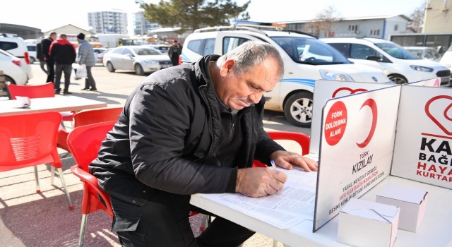 Yeşilyurt belediye personeli kan verdi