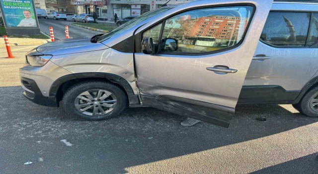 Zonguldakta iki otomobil çarpıştı