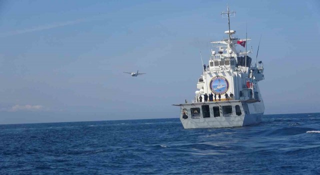 22 düzensiz göçmenin hayatını kaybettiği bot faciasında arama kurtarma çalışmaları 2nci gün de devam ediyor