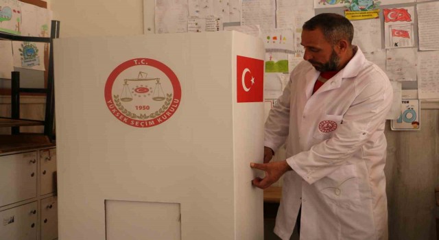 31 Mart seçimleri için Diyarbakırdaki okullarda 3 bin 975 sandık kuruldu