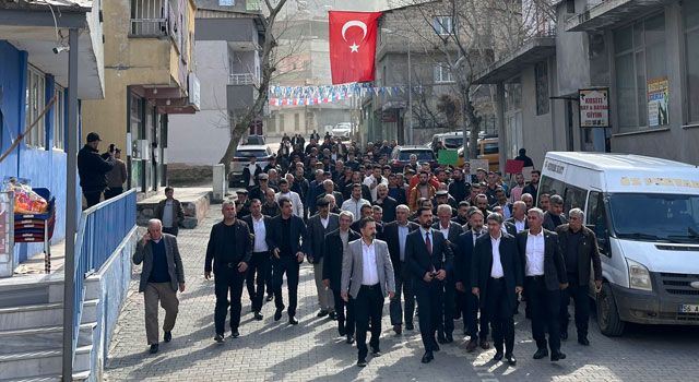 700 Kişi AK Parti'den Ayrılarak DEVA Partisi'ne Katıldı