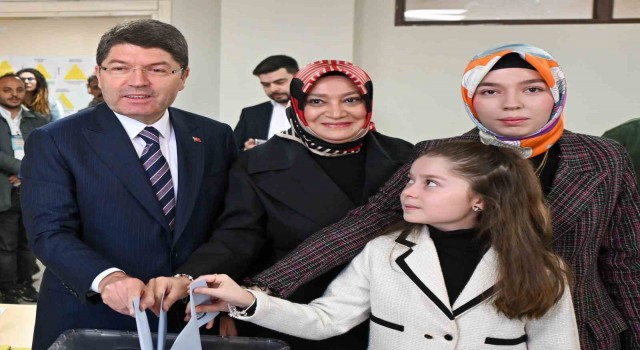 Adalet Bakanı Yılmaz Tunç, oyunu Bartında kullandı