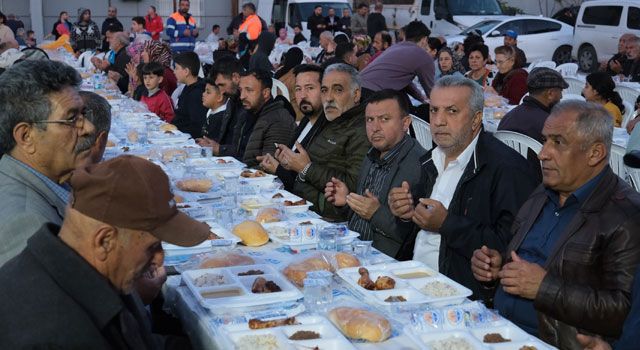 Adana Büyükşehir'den Her Gün Bir Mahalleye İftar Sofrası