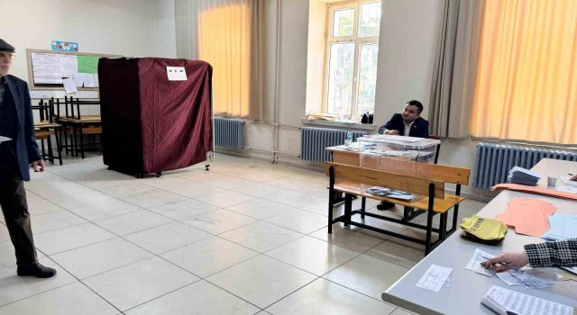 Afyonkarahisarda oy verme işlemi sorunsuz bir şekilde başladı