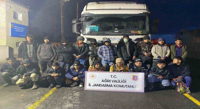 Ağrıda 19 kaçak göçmen yakalandı