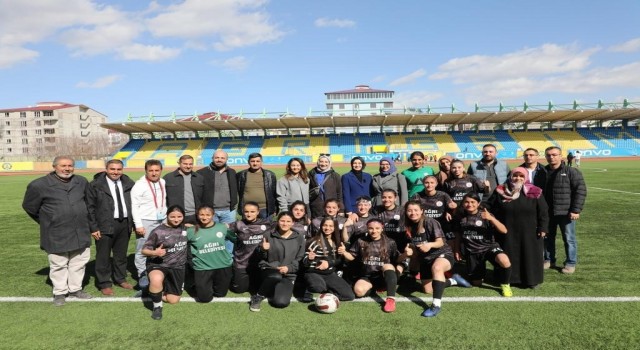 Ağrıda Aile ve Sosyal Politikalar Kız Futbol Takımı 76 Iğdır Sporu yendi