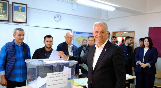 AK Partinin adayı Yaman oyunu kullandı