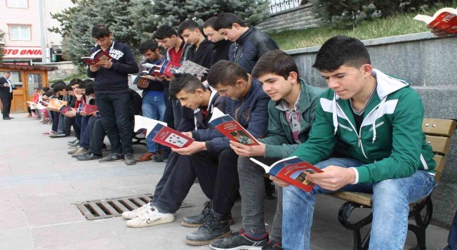 Akdağmadeninde açık havada kitap okuma etkinliği düzenlendi