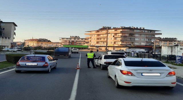 Alanyada jandarmadan 23 araca trafikten men cezası