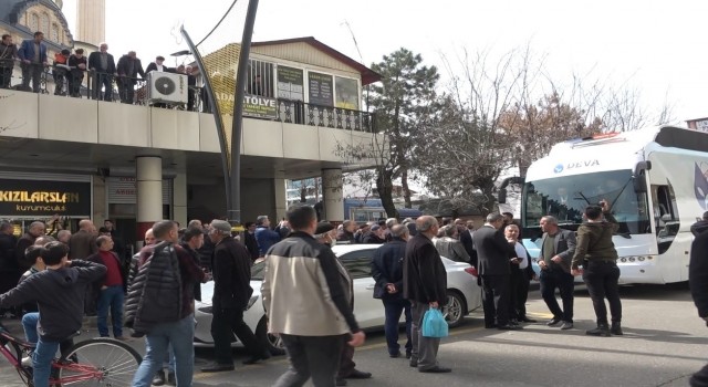 Ali Babacanın ziyaretine vatandaşların ilgisinin az kalması dikkat çekti