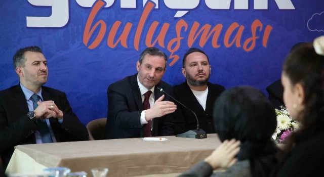 Ali Tombaş, ilk kez oy kullanacak gençlerle buluştu