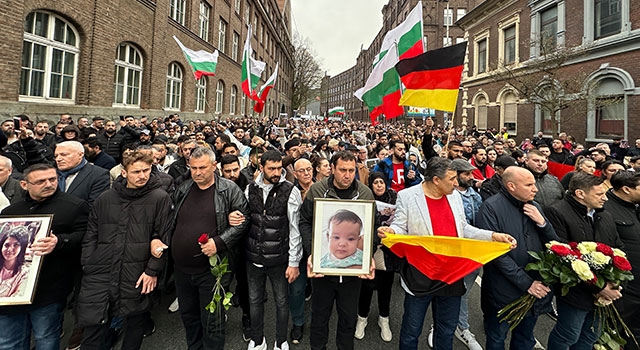 Almanya'da yüzlerce kişi Solingen'de hayatını kaybeden aile için yürüdü