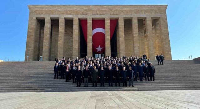 Anıtkabirde 18 Mart Şehitlerini anma töreni düzenlendi