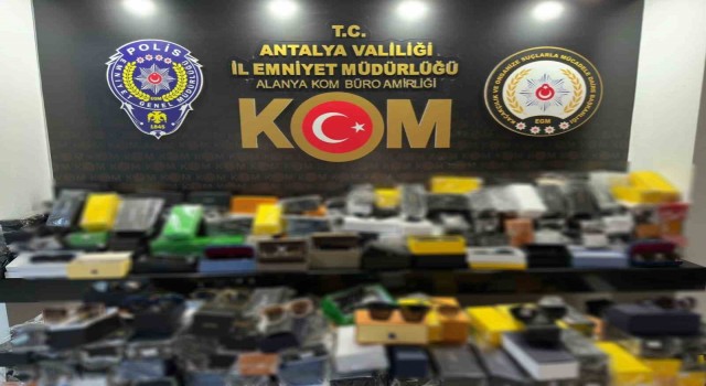 Antalyada 4 ilçede kaçakçılık operasyonu