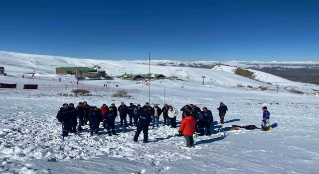 Arastan çığda arama ve kurtarma eğitimi