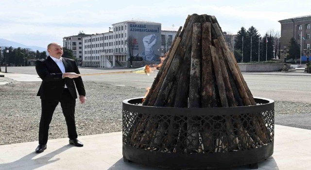 Azerbaycan Cumhurbaşkanı Aliyev nevruz ateşini Hankendide yaktı