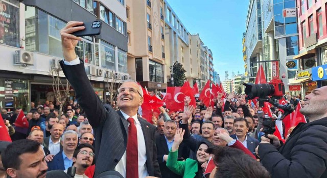 Bakan Abdulkadir Uraloğlu: Tren Kırıkkaleden çıktı, Trabzona da gelecek