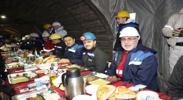 Bakan Işıkhan, Kütahyada maden işçileriyle iftar yaptı