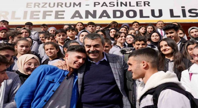 Bakan Tekin Pasinlerde öğretmen ve öğrencilerle buluştu