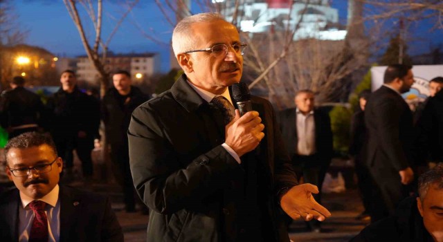 Bakan Uraloğlu, Iğdırda esnafı ziyaret etti, vatandaşlarla iftar yaptı