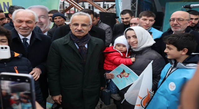 Bakan Uraloğlu, Kütahyada AK Partinin Zafer Meydanındaki Seçim Bürosunu ziyaret etti
