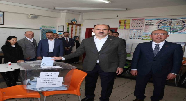 Başkan Altay, 31 Mart Mahalli İdareler Genel Seçimleri için oyunu kullandı