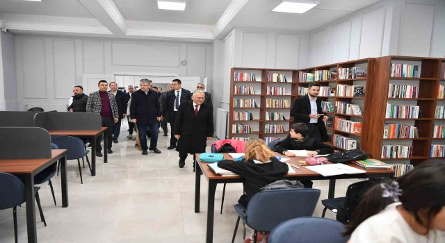 Başkan Büyükkılıç; Kütüphaneler Haftasında Gençlere bir kütüphane daha hediye etti