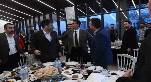 Başkan Dündarın MHP teşkilatıyla iftar yemeğinde buluştu