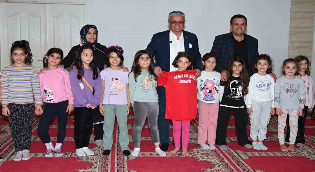 Başkan Topaloğlundan jimnastikçilere malzeme desteği