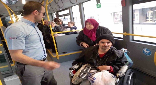 Belediye otobüs şoföründen örnek davranış