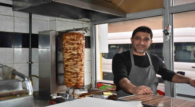 Bingöllü esnaf bir günlük gelirini Gazzedeki çocuklara bağışladı