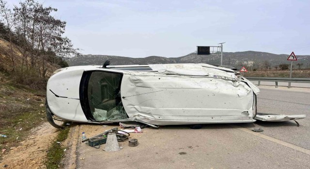 Burdurda kontrolden çıkan ticari araç takla attı: 1 kişi yaralandı