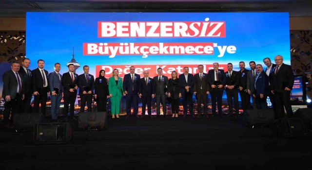 Büyükçekmecenin gelişmesine katkı sunanlara madalya ve berat verildi