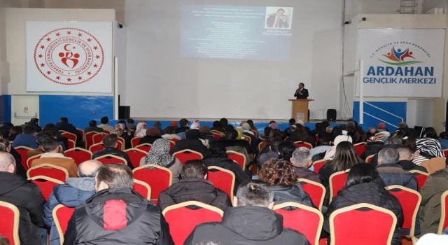 Çıldır MYO Müdürü Özdemirden protokol eğitimi