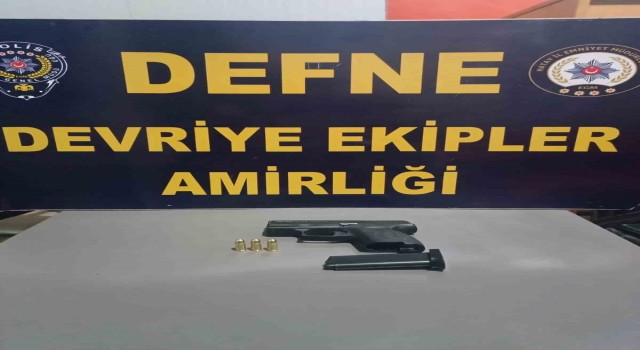 Defnede ruhsatsız tabanca ve fişek ele geçirildi